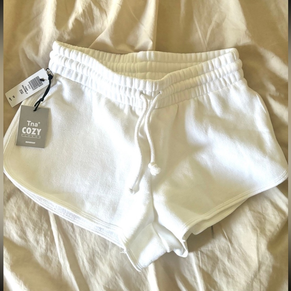 Aritzia TNA dolphin short